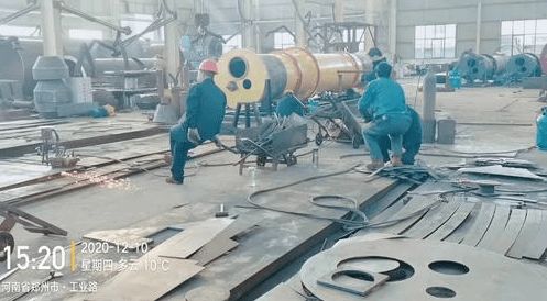 塔吊租賃公司環(huán)保問題曝光 露天噴漆與廢棄桶敞口堆放，環(huán)評手續(xù)缺失